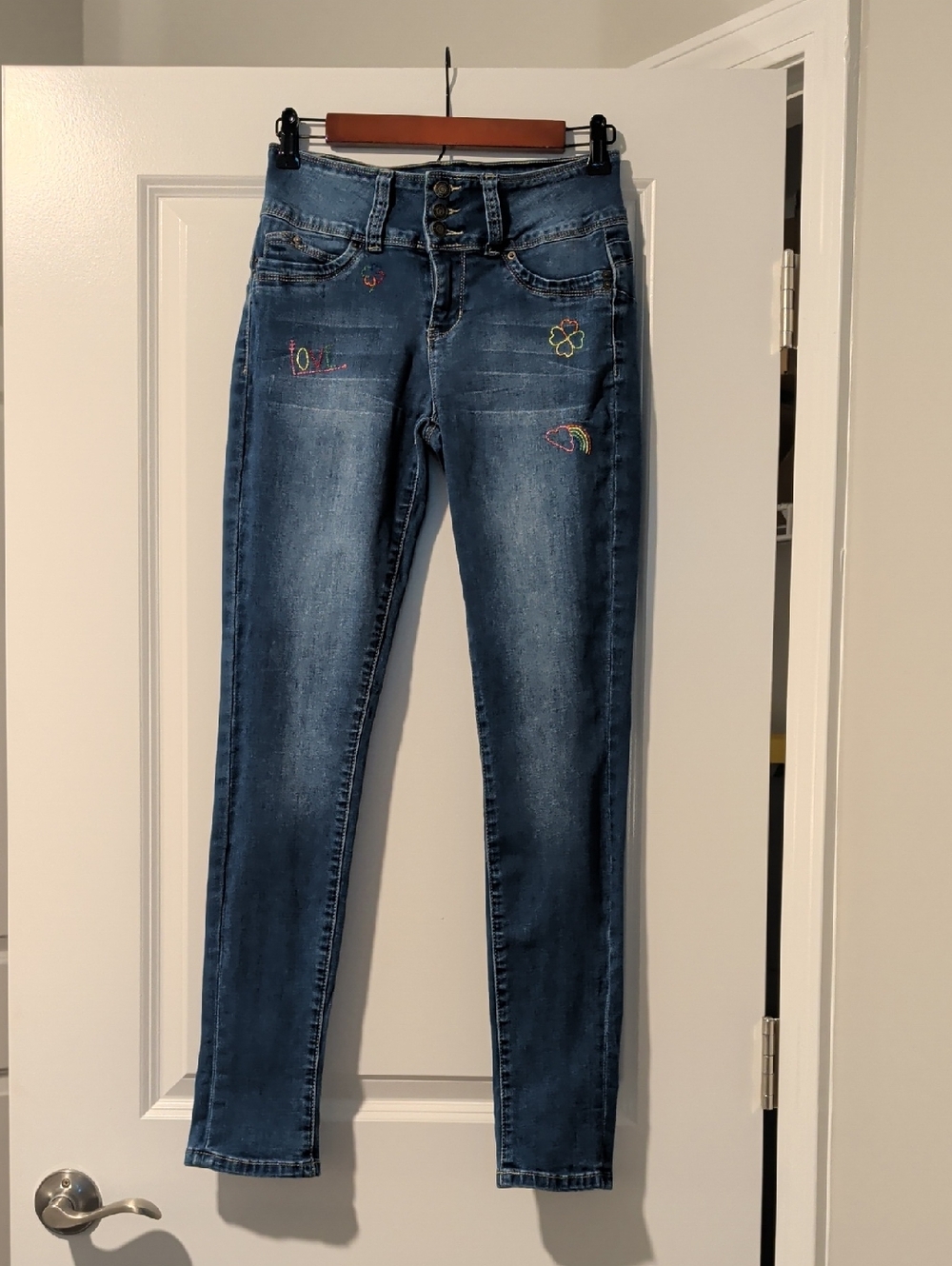 High-Rise Blue Women's Skinny Jeans with Embroidered Accents